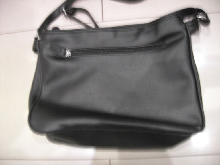 BLACK LEATHER CROSSOVER BAG