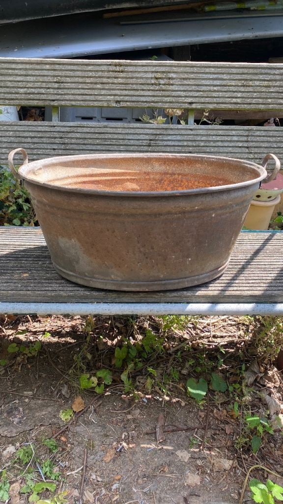 Large Rustic Metal Tub Planter – Great for Garden Decor