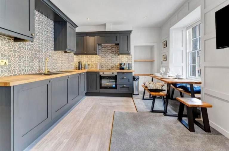 Royal Stay - Short Stay Holidays !