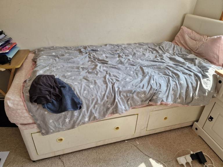 Single Bed with Storage Drawers – Good Condition