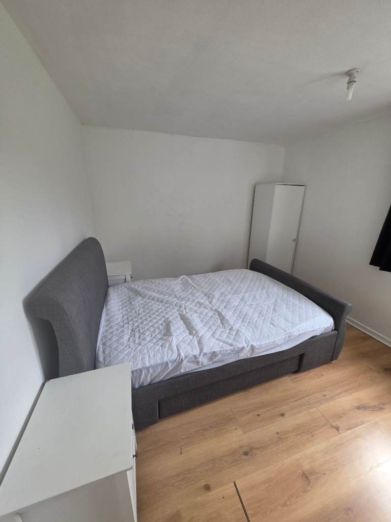 ** Double room in shared house ALL BILLS INCLUDED £600 , 15 mins walk from city centre**