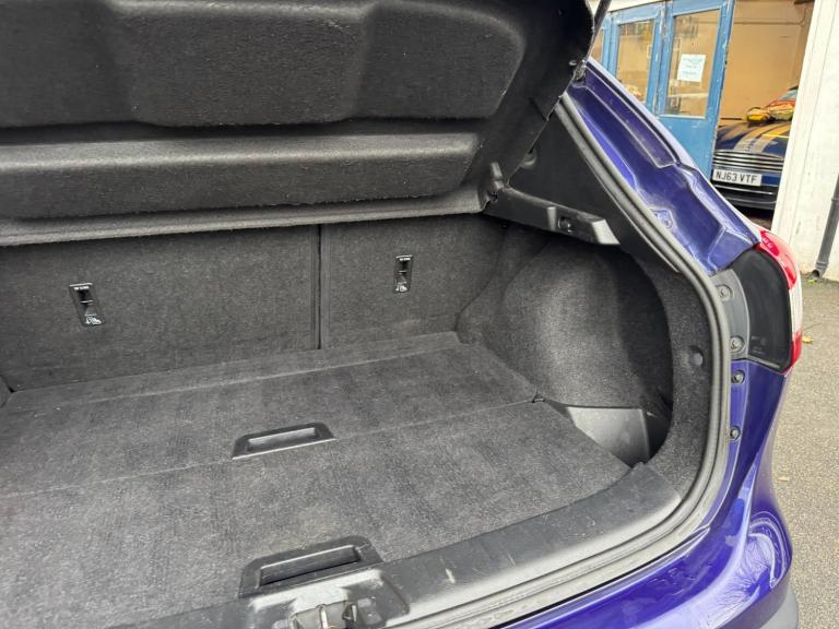 2015 Nissan Qashqai 1.6 dCi N-Tec+ 5dr Xtronic HATCHBACK Diesel Automatic