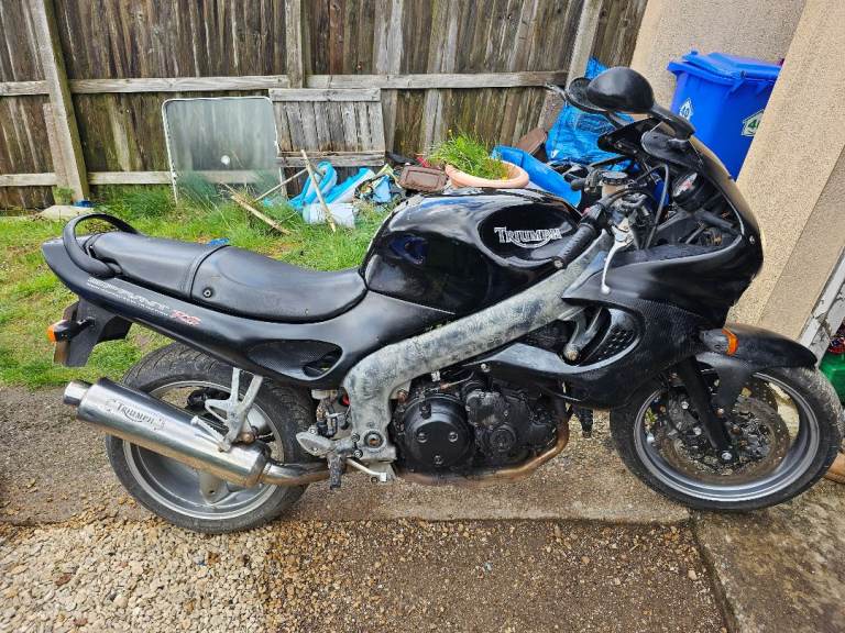 Triumph sprint 955i rs