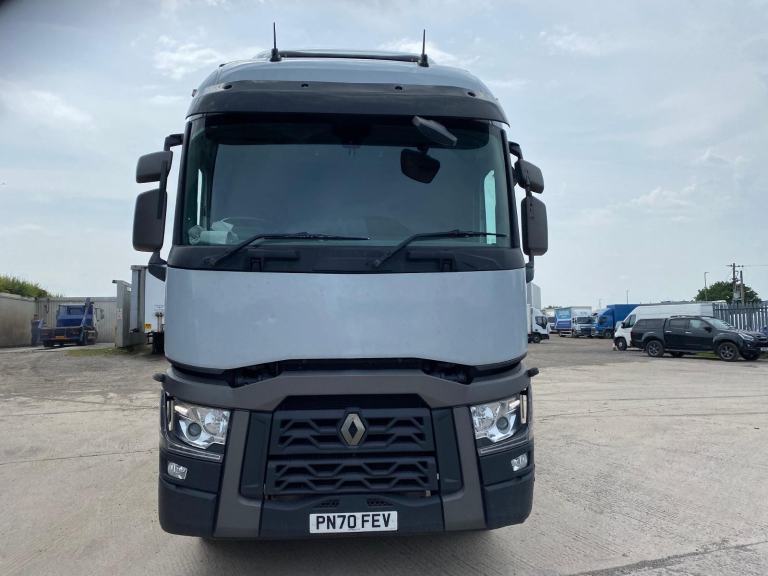 2020/70 RENAULT TRUCKS T-RANGE 26 TONNE SLEEPER CAB BOX WITH SLIDE OUT LIFT