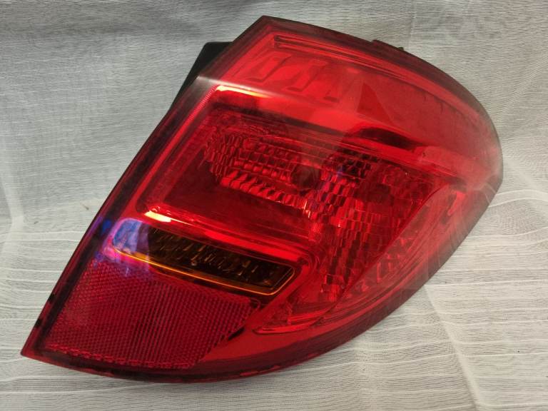Vauxhall Meriva 2010-2017 Drivers Side D/S Outer Rear Tail Light 21630201