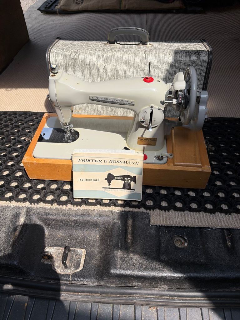 Frister & Rossmann Model 25 Vintage Sewing Machine