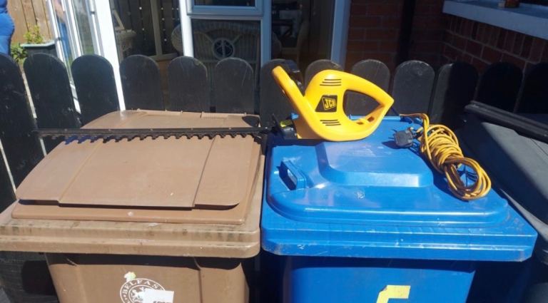 JCB 25in Blade HEDGE CUTTER