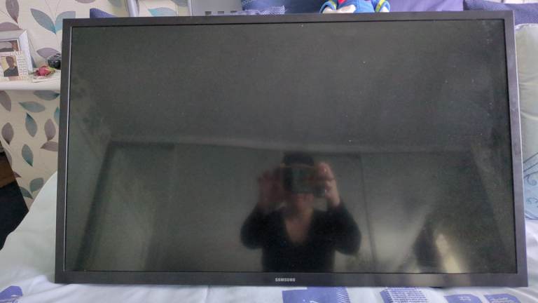 2023 Samsung 32" Smart TV