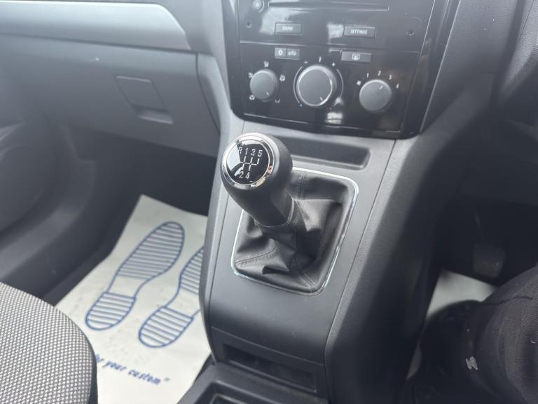 2013 Vauxhall Zafira 1.6 16V Exclusiv MPV 5dr Petrol Manual Euro 5 (115 ps) MPV Petrol Manual