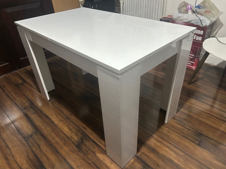 Gloss White Extendable Dining Table