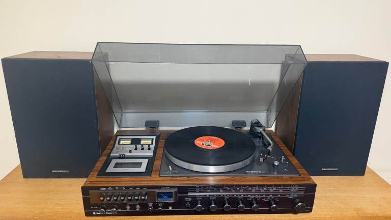 Vintage National Panasonic SG-2080L Music Centre with built in amp tuner and Speakers Made in Japan 