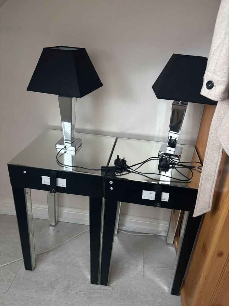 Mirrors bedside tables 
