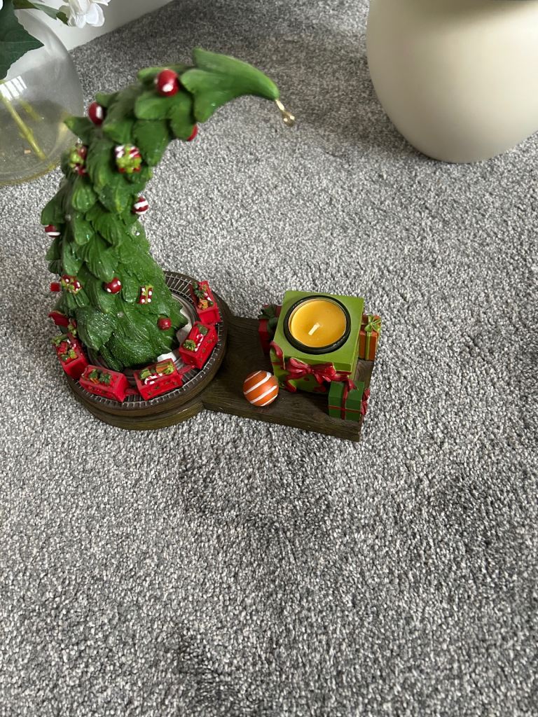 Christmas tree tea light holder