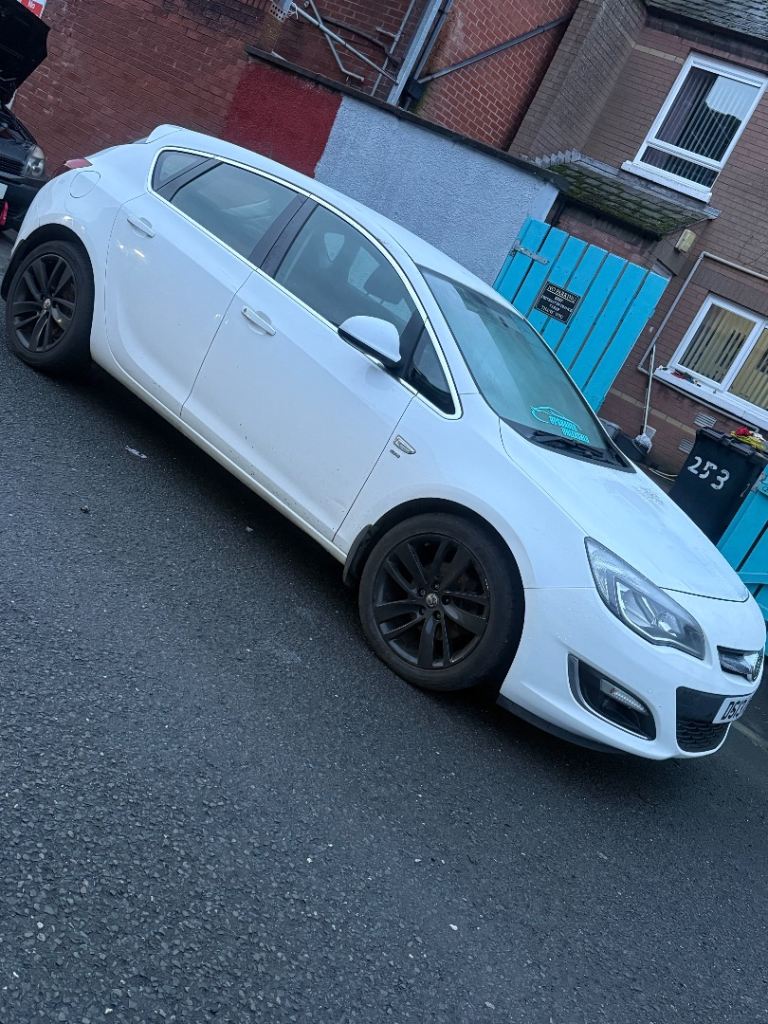 Vauxhall, ASTRA, Hatchback, 2013, Manual, 1686 (cc), 5 doors