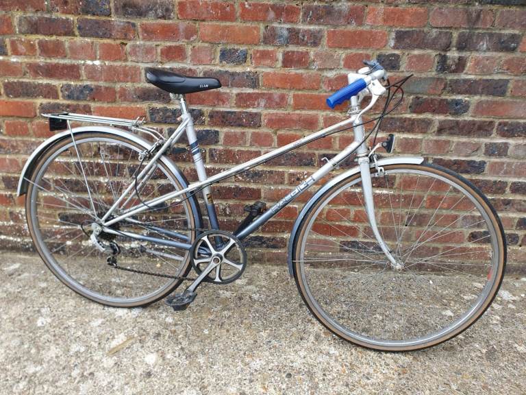 Raleigh Mixte Framed Bike - Quick and Well Equipped