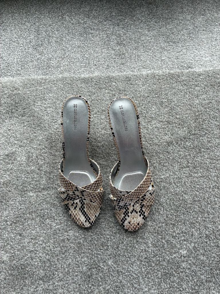 Ladies Naturaluzer sandals excellent condition 