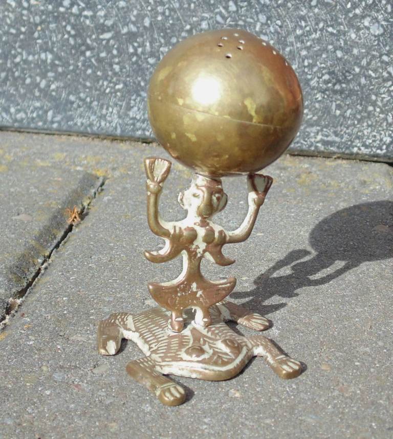 (#B382) brass man on frog pounce pot (Pick up or post, Dy4 area)