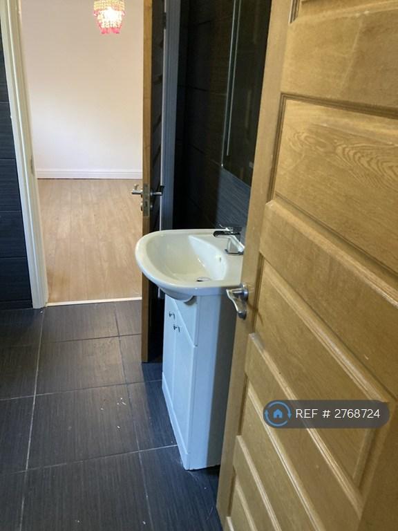 4 bedroom house in Hillbeck Crescent, Ashton-In-Makerfield, Wigan, WN4 (4 bed) (#2768724)