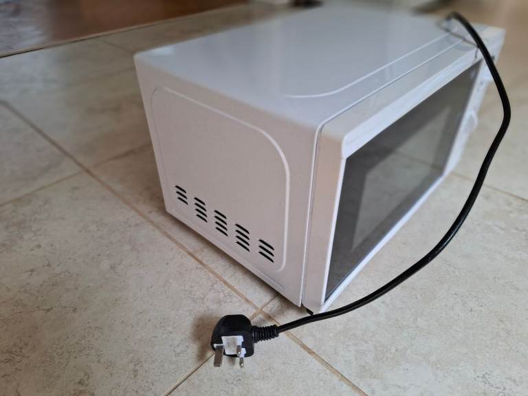 White Microwave Oven - Good Condition