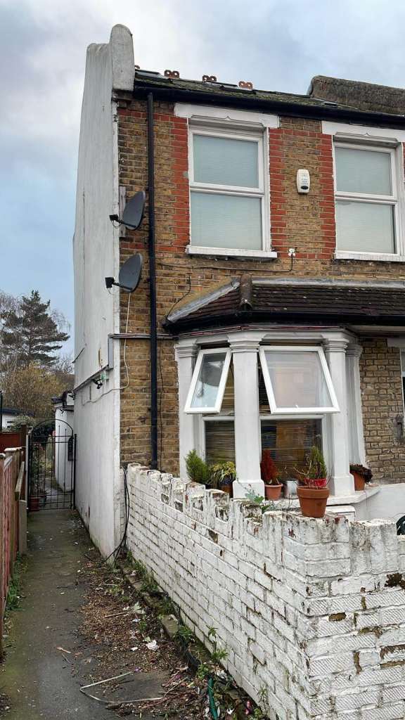 DSS 1BED GR FL FLAT+PRIV GARDEN OK SINGLE PARENT&CHILD 10 MIN WHITTON B.R. THEN 30 MIN WATERLOO