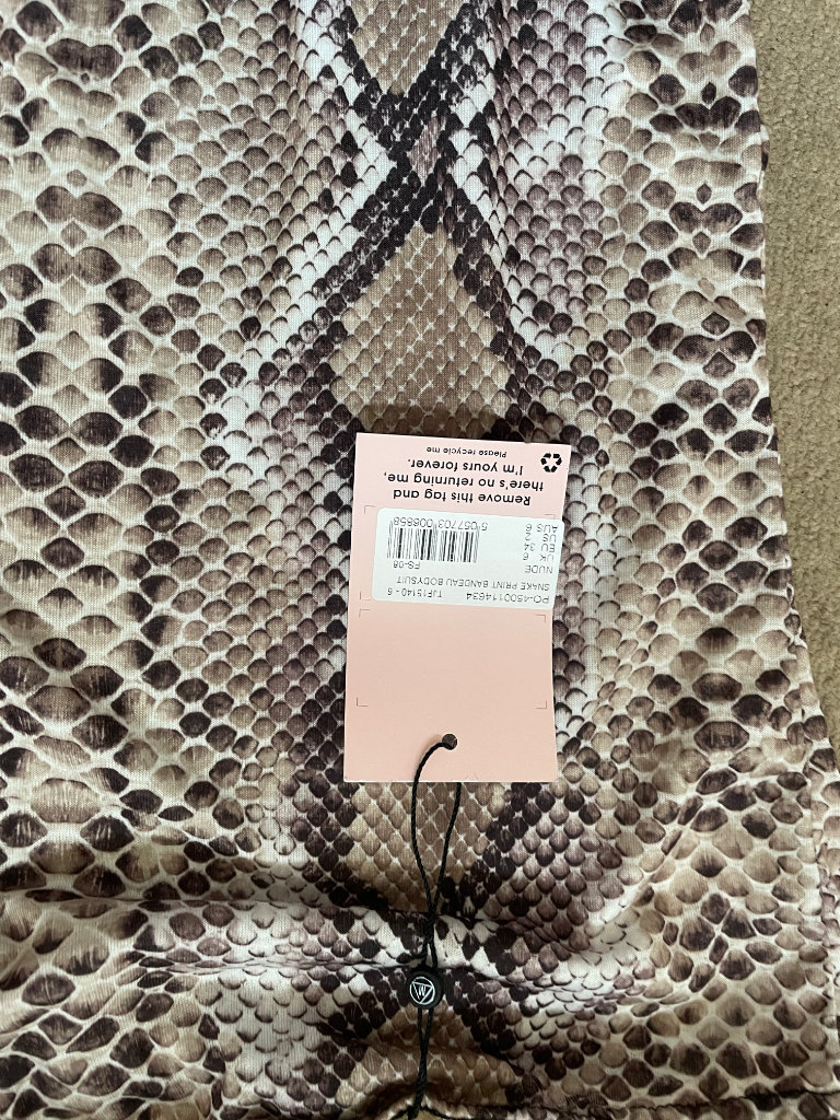 Ladies bodysuit size 6, new