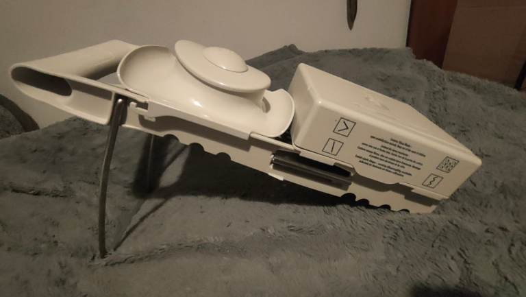 Pampered Chef Mandolin slicer and grater