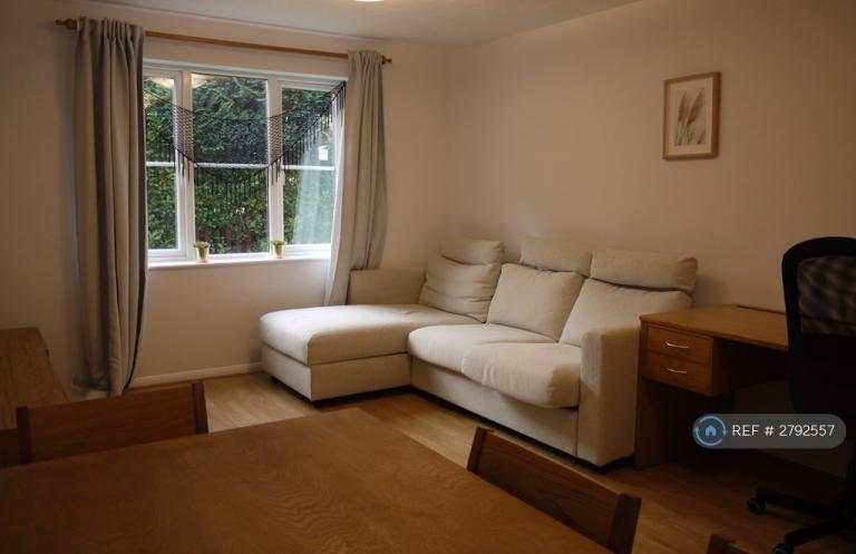 1 bedroom flat in Heddington Grove, London, N7 (1 bed) (#2792557)