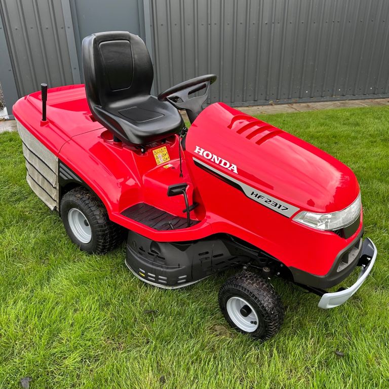 Honda 2317 ride on mower CAN DELIVER as new 