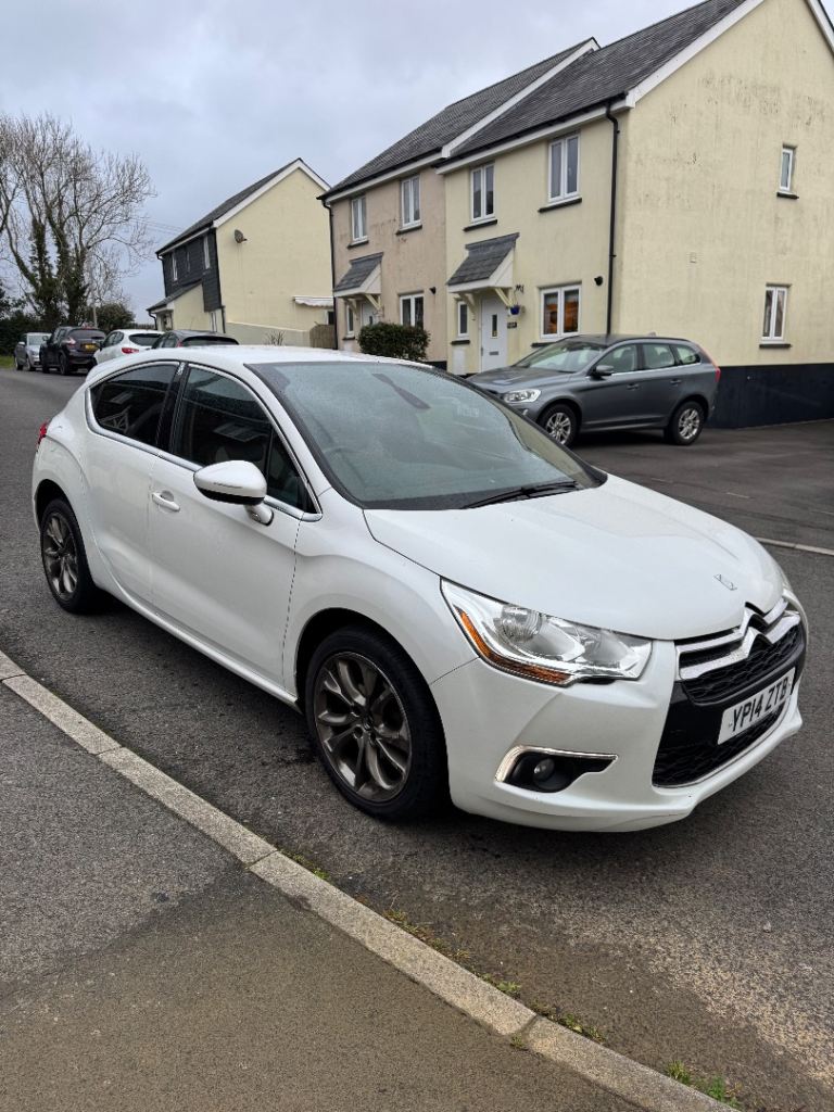 Citroen, DS4, Hatchback, 2014, Manual, 1560 (cc), 5 doors