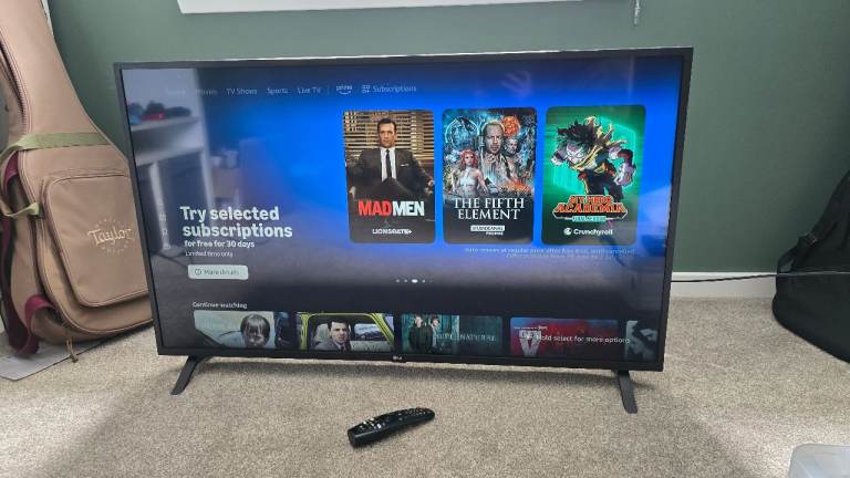 LG Smart TV with Remote – Good Working Order