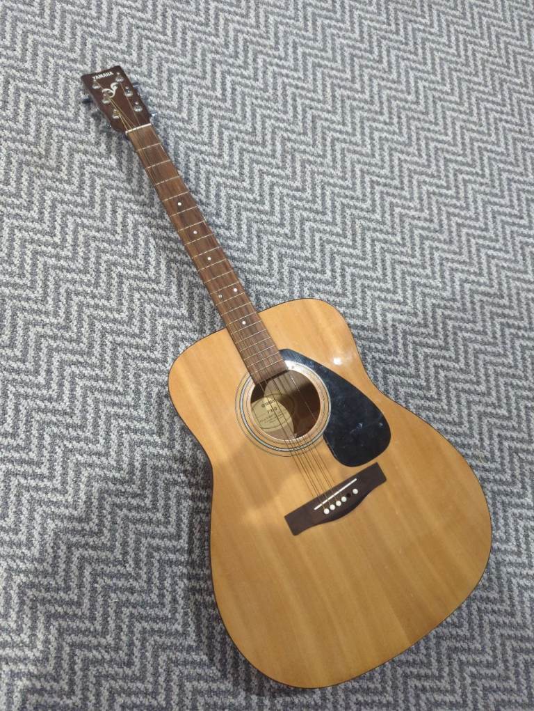 Yamaha f310 acoustic guitar