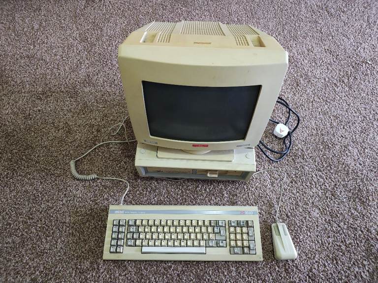 Vintage Amstrad 1640 HD Computer