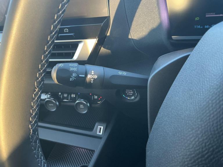 2025 Citroen e-C4 50kWh MAX Hatchback 5dr Electric Auto (7.4kW Charger) (136 ps) HATCHBACK Electr...