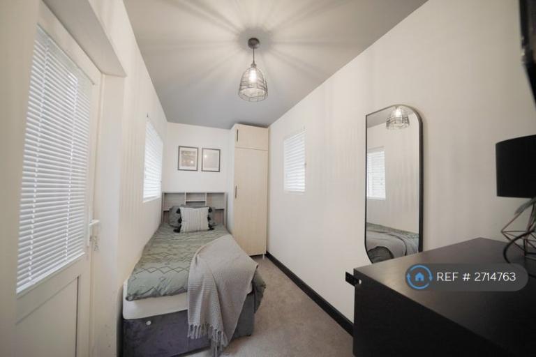 1 bedroom in Jeffery Street, Gillingham, ME7 (#2714763)