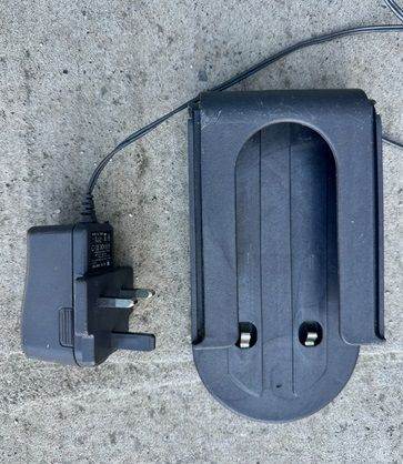 Wanted Base/Charging station for handheld DC16