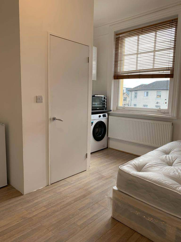 STUDIO FLAT TO LET IN CROYDON (CR0)
