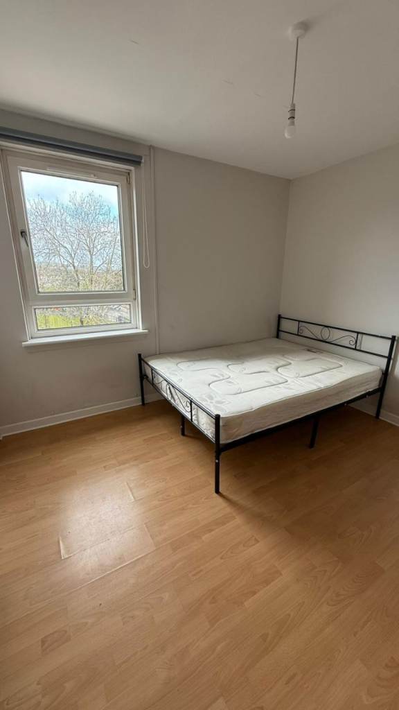Bigger Double Room with Bills