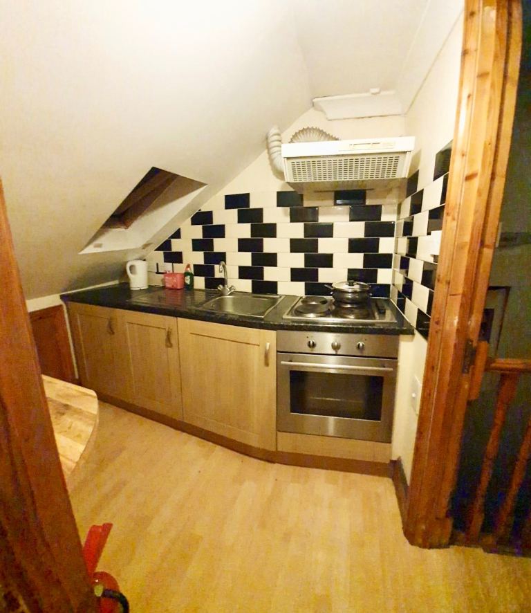 *** Loft Double Room Ensuite  Own Kitchenette