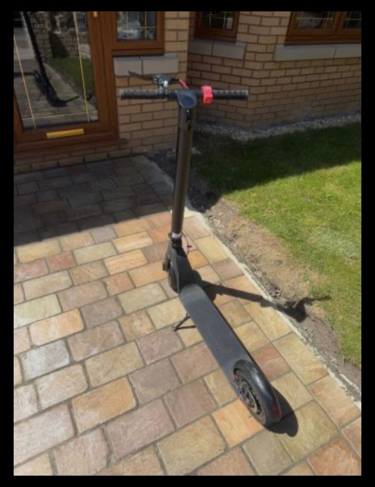 Black Electric Scooter – Good Condition, Ready to Ride Straight Away