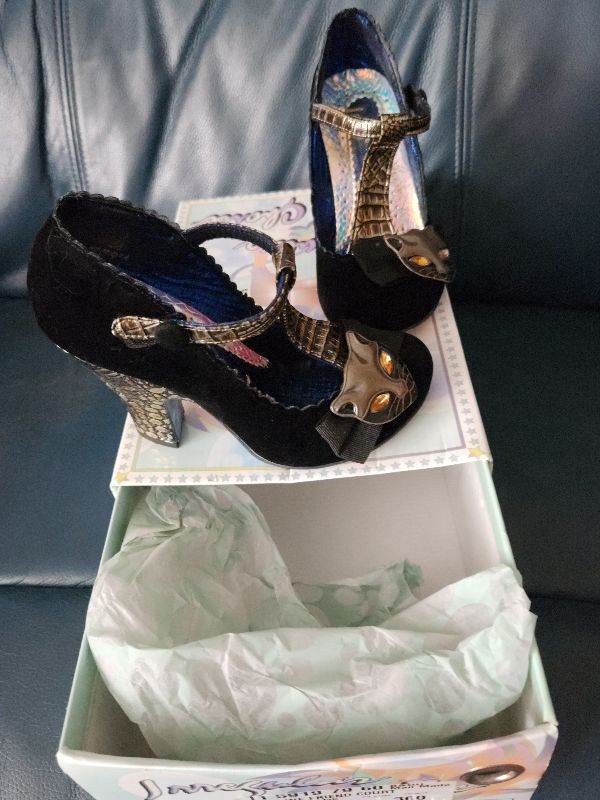 Black Fabric Heels with Gold Cat Detail – Good Condition