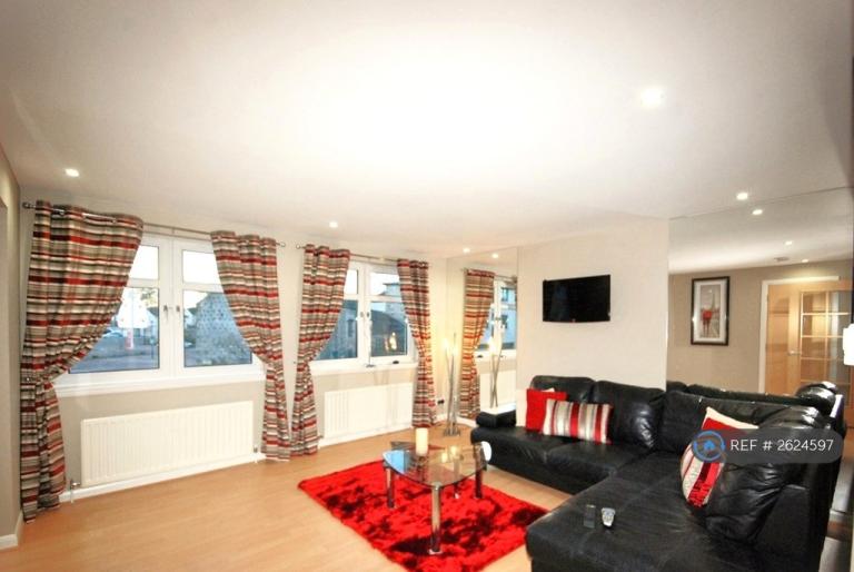 3 bedroom flat in Grandholm Crescent, Aberdeen, AB22 (3 bed) (#2624597)