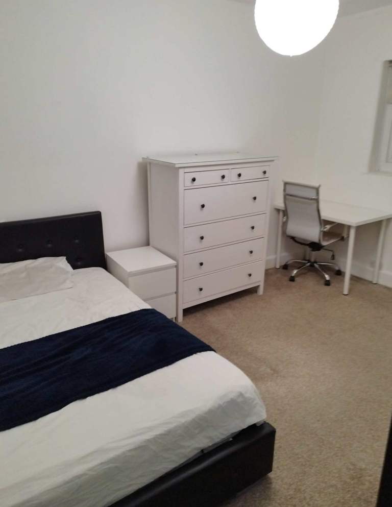 Spacious Double Room – North Harrow (All Bills Included)