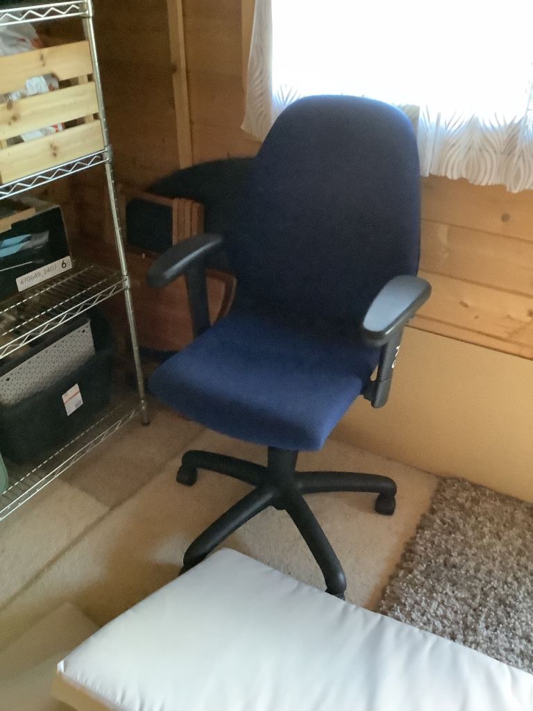 Blue Office Chair with Armrests – Good Condition