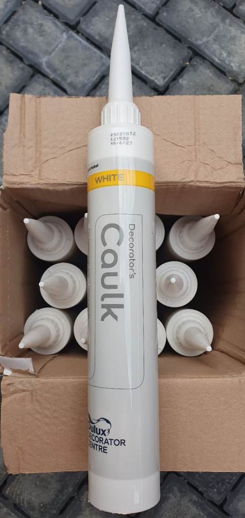 12 dulux builders caulk