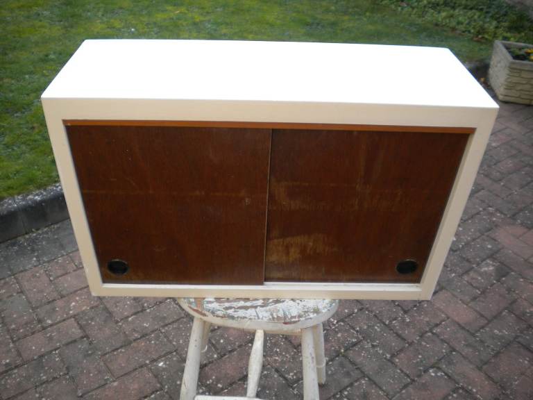 WALL CUPBOARD. SUITABLE FOR GARAGE ETC. ONLY £4