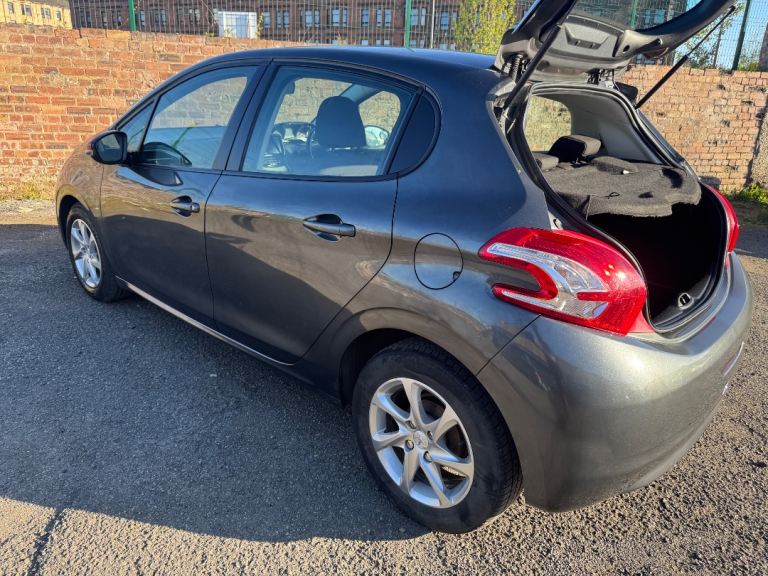 2014 - £20 TAX PEUGEOT 208 1.4 HDI  5 DRS*MOT- SEPT 2026*like Ford Fiesta Renault Clio mazda 2