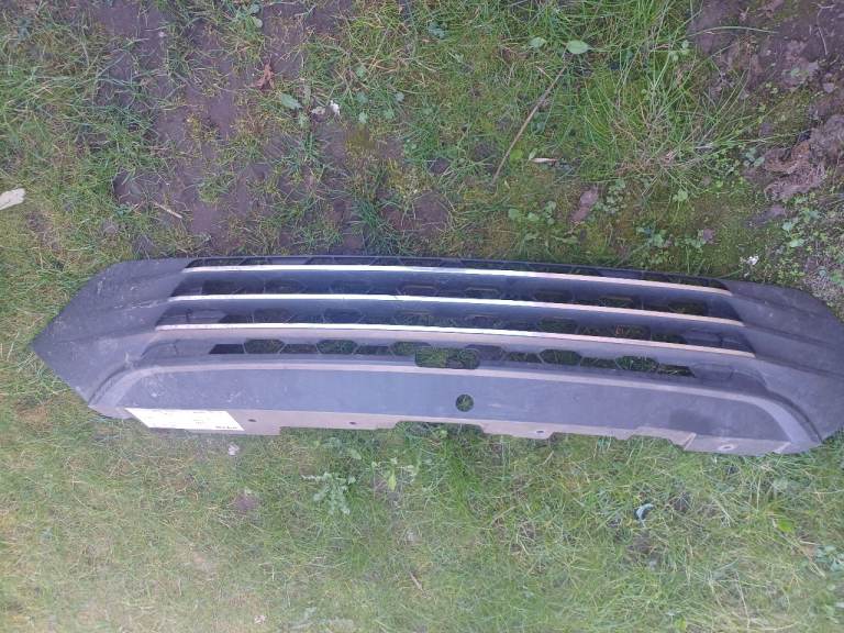 Genuine Iveco Daily 2.3 Front Bumper Grille - Chrome & Black
