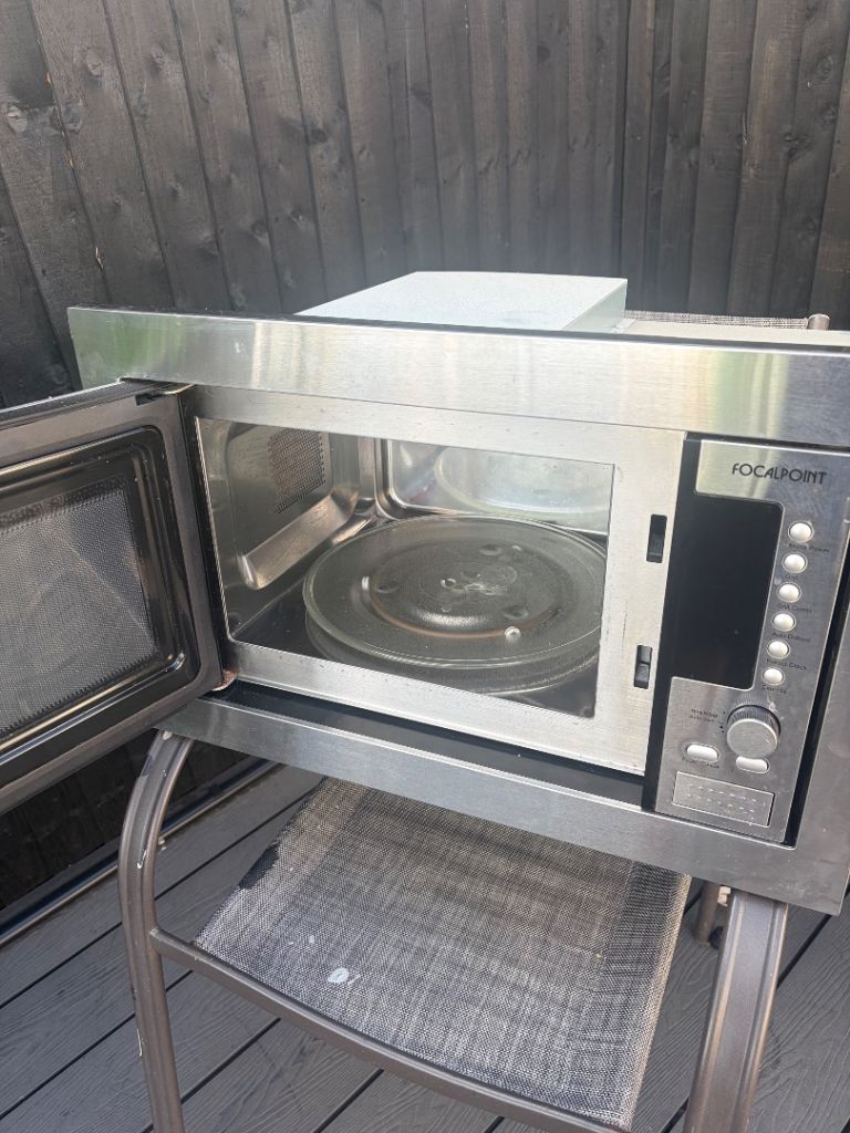 Focalpoint Stainless Steel Microwave Oven – Good Condition