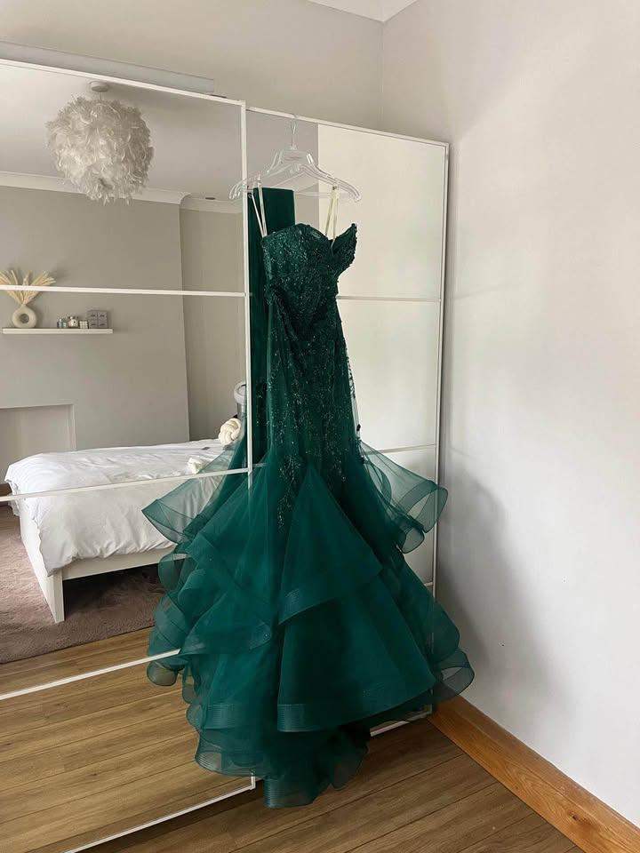 Stunning prom dress. Emerald green. size 8. by Angels Forever.