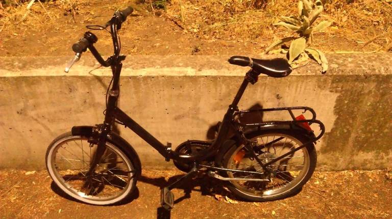 Black Folding Bike with Rear Rack – Good Condition